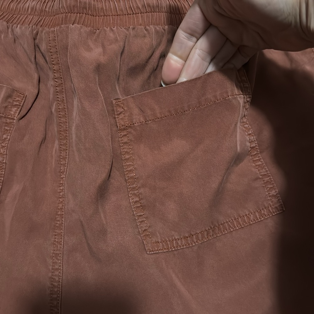 Universal Thread Lyocell Pull On Shorts-Sz M-Rusty Brick Color-Pockets-EUC - Picture 12 of 13